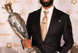 开云-萨拉赫重返赛场，刷新纪录首场状态出色，切尔西观众沸腾！比赛高潮迭起的简单介绍